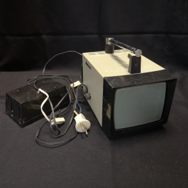 Телевизор переносной Электроника ВЛ-100, ч/б, с дополнительным аккумулятором, не работает. СССР